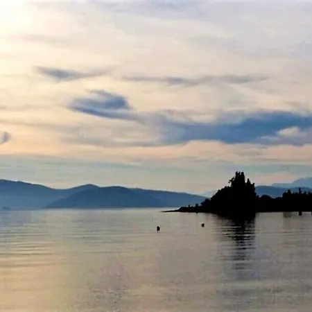 Elegant With Sea View In Villa Politiká