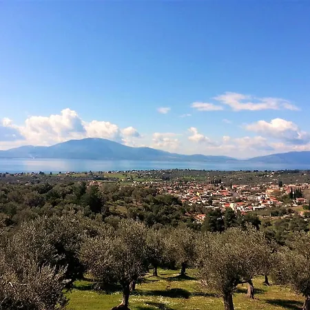 Villa Elegant With Sea View In